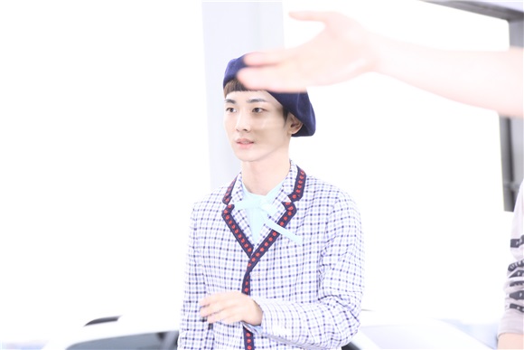 SHINeeKey-钟铉出国 展现引人瞩目机场时尚