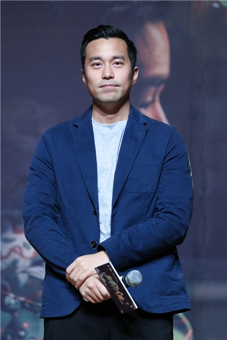 《指甲刀人魔》涂鸦首映礼燃爆 张孝全与女粉丝深情对视