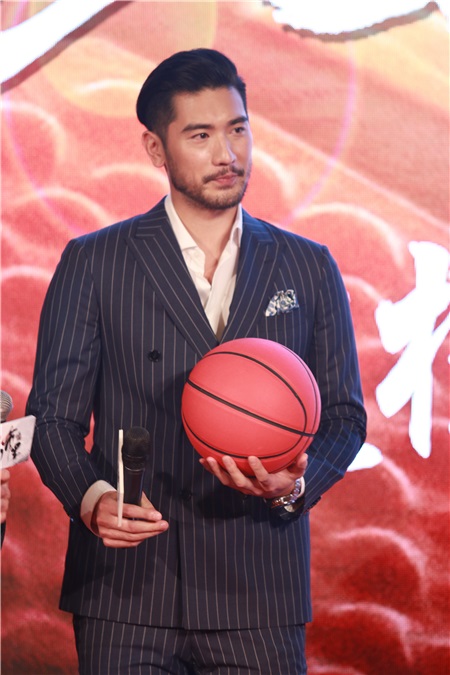 《我是马布里》定档吴尊圆梦 马布里自爆演电影比打球难
