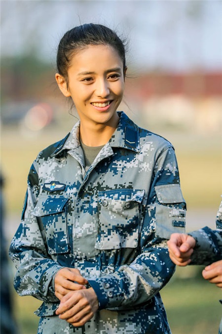 佟丽娅拍戏拼命三娘 暖心被赞完美姐姐