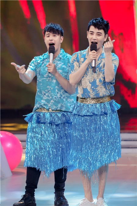 《快乐你懂的》神曲改编 羽泉VS凤凰传奇携手快乐家族上演PK战