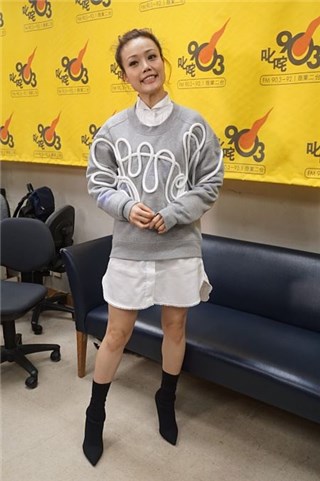〈Yes香港现场〉演唱会被黄牛党抢 容祖儿气愤表示过分