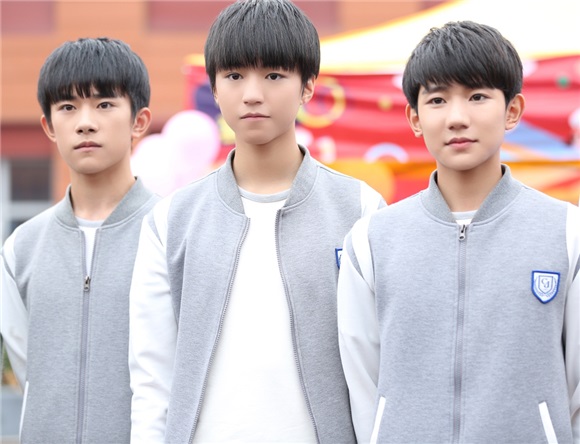 《少年时代》迎百人探班 TFBOYS薛之谦「棒球力」秀翻全场