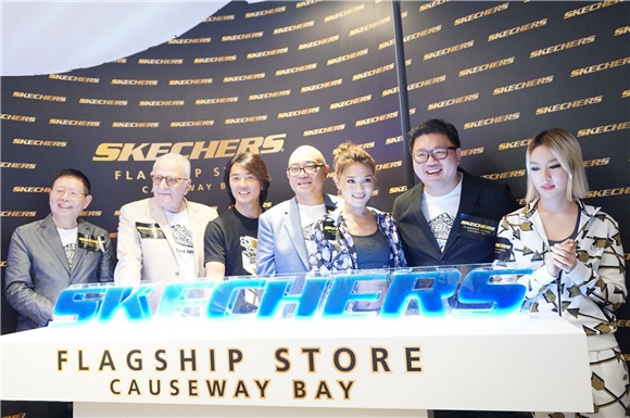 郑伊健与周秀娜出席《SKECHERS旗舰店开幕》