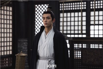 七夕前夕撒糖放闪！《月升沧海》吴磊突袭吻额头 赵露思脸红心动了