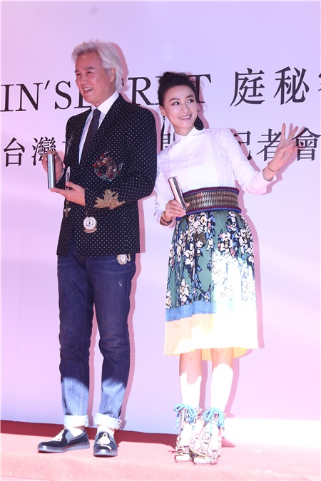 林瑞阳、张庭出席Tin’Secret庭秘密台湾旗舰店开幕记者会