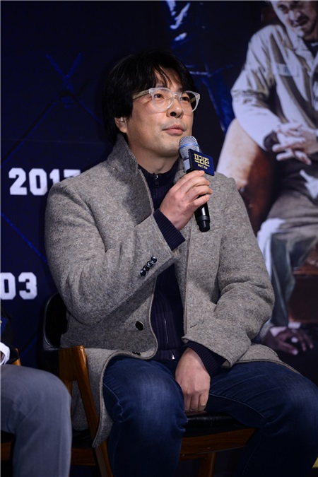 电影《监狱》举行制作报告会,导演罗贤 主演韩石圭、金来沅等出席