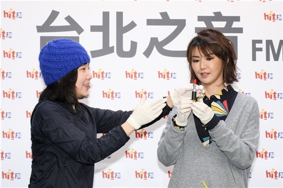 孙燕姿出席电台活动