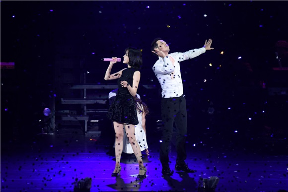IU.李准基 IU台北演唱会