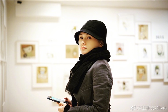 2018刚开始就迎来最受瞩目的画展 忙着拍戏的王子文都要挤时间去一探究竟