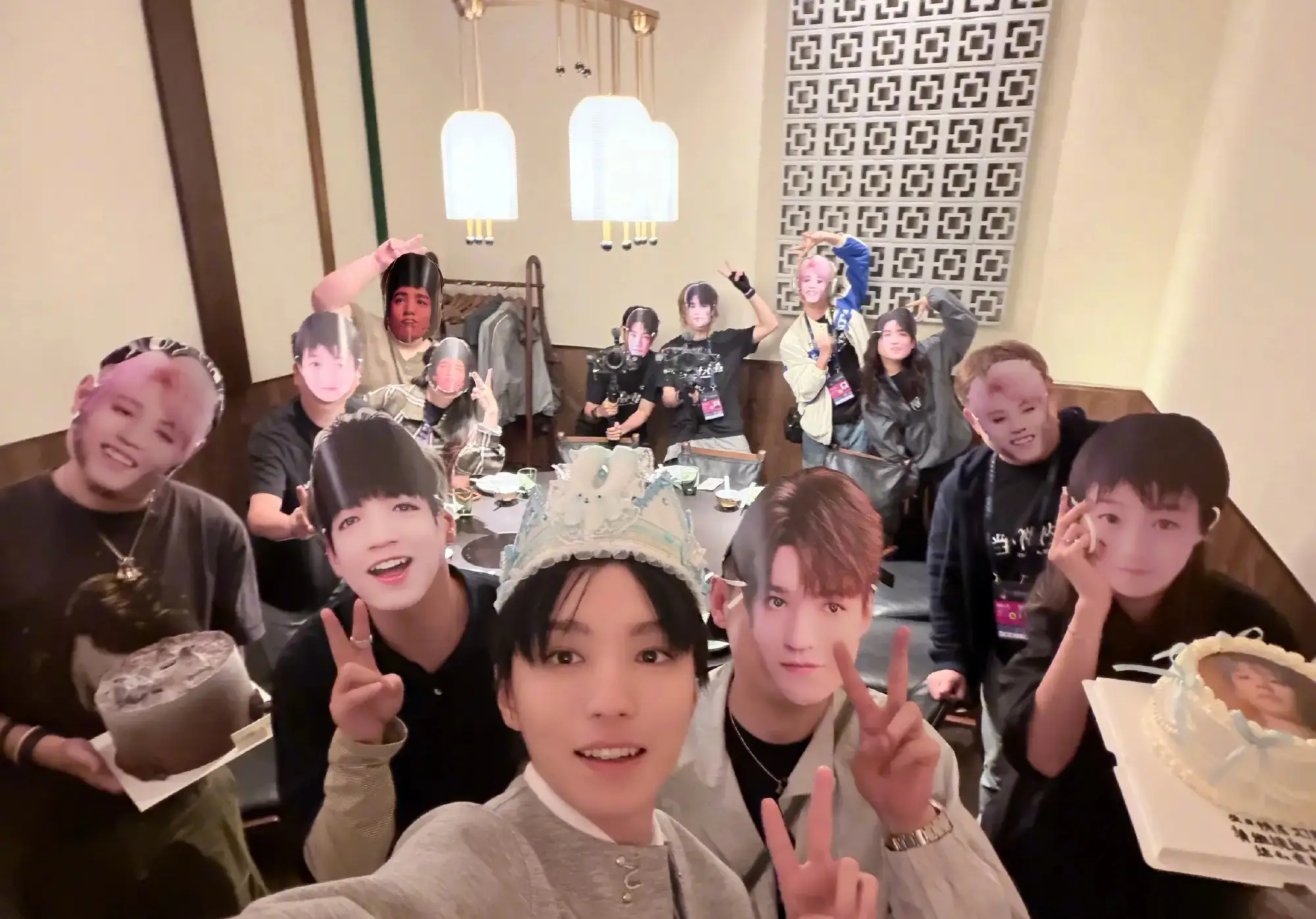王俊凯迎来27岁生日 王源易烊千玺暖心送祝福延续多年兄弟情