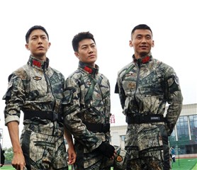 王尊饰演消防精英部队飞豹队队员刘东