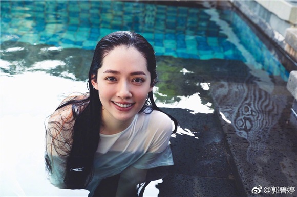 郭碧婷一早晒美照 令人着迷不已(文化anna)