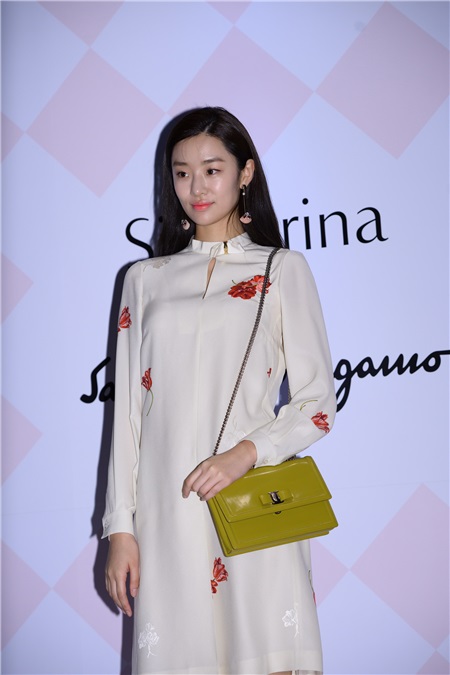 演员千玗嬉、史蒂芬妮·李、郑有真等出席品牌Signorina in Fiore 上市活动PHOTO WALL