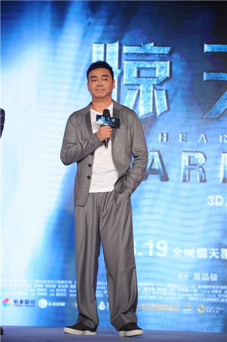 谢霆锋、刘青云亮相《惊天破》发布会 佟丽娅产后复出黑色小礼服身型窈窕