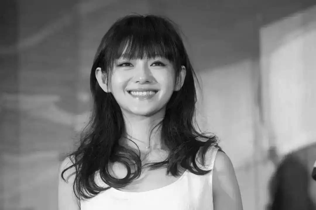 大S树葬地点不公开怕被打扰 S妈深夜谈歌缅怀女儿