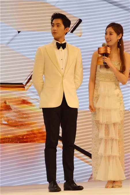 杨洋变身白马王子 迷倒一大批迷妹