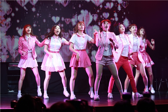 女团SONAMOO29日上午在首尔麻浦区举行第三张迷你专辑发行纪念《Showcase》