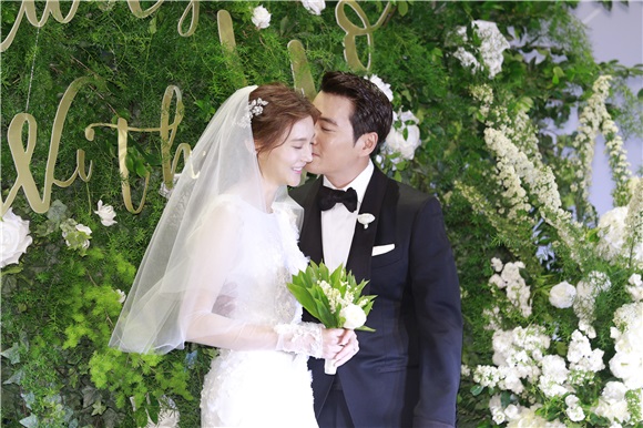演员朱相昱、车艺莲举行婚礼