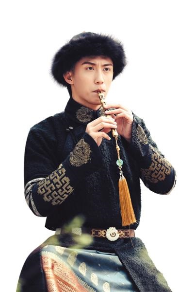 黄景瑜古装首秀上热搜 于正晒照黄景瑜撞脸乾隆
