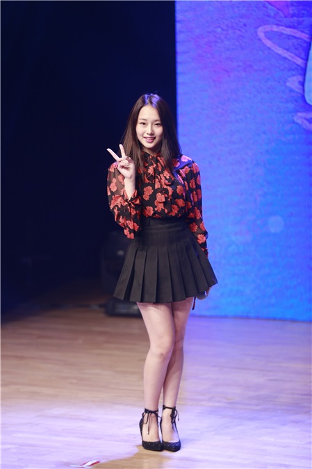 Kriesha Tiu办出道showcase 展华丽舞台表现力