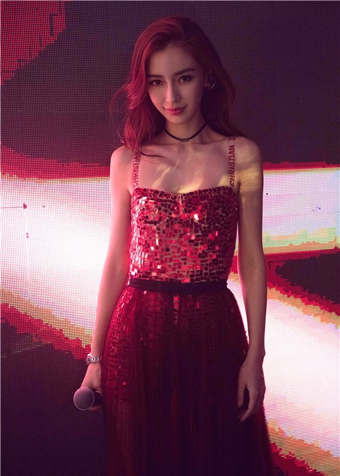 Angelababy跨年献唱小海绵摇篮曲 甜美声线简直开口跪