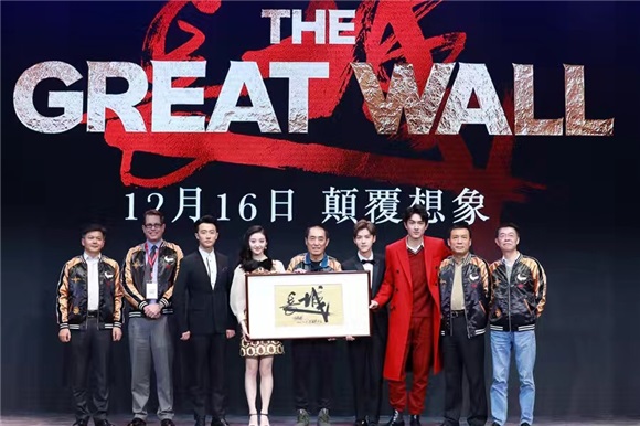 景甜素颜直播再破记录 《长城》发布会与鹿晗搞怪逗趣