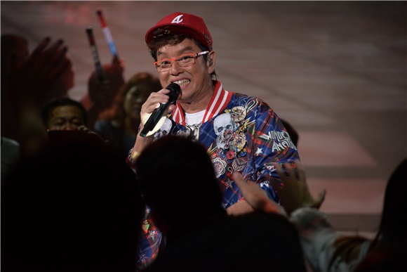 许冠杰和谭咏麟举办红馆演唱会