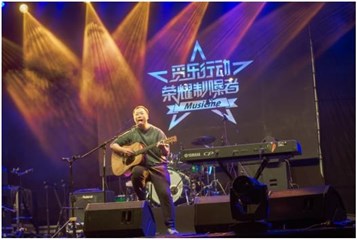 袁景声音清新,现场编唱与现场大学生互动