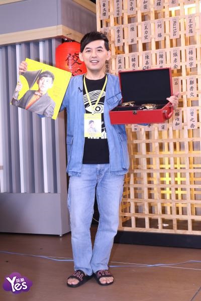 黄子佼46岁生日照工作 看3岁《佼心》感触多