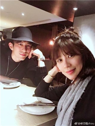 (修杰楷昨晚与家人一起过生日 图/翻摄自修杰楷微博)