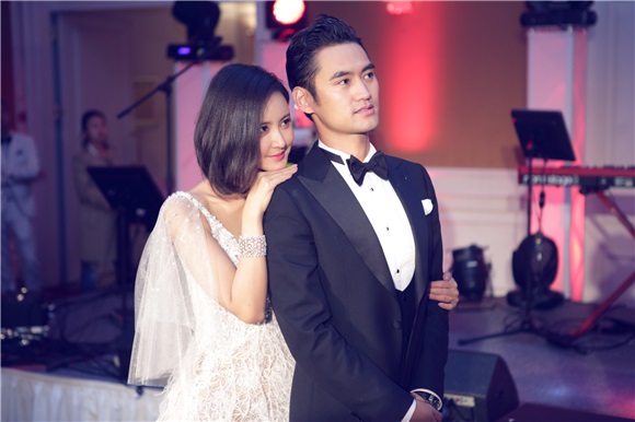 袁弘张歆艺完婚甜蜜不停 德国答谢晚宴继续发糖