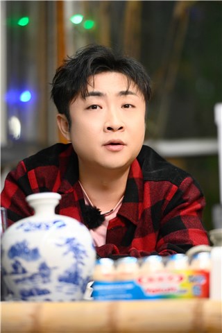 乔杉《神奇公司在哪里》走进老年村  呼吁关爱被智慧时代困住的老人