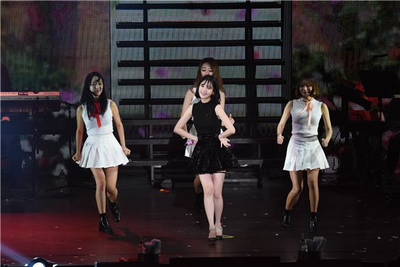IU.李准基 IU台北演唱会