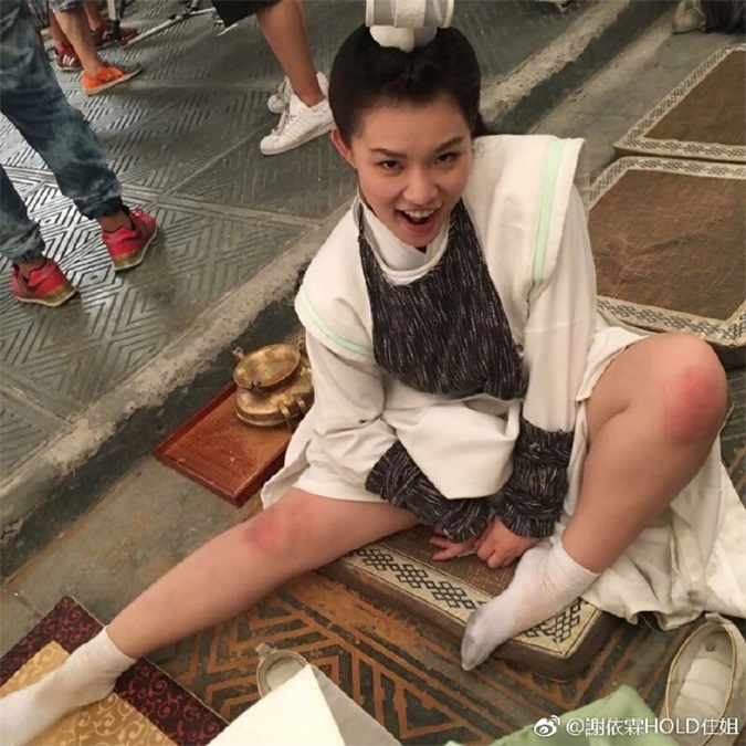 实习崴:Hold住姐杀青快乐发文 范冰冰竟回:什麽鬼