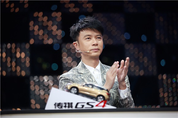 李克勤《我要上春晚》零保护「玩杂技」 献唱《红日》秒变演唱会