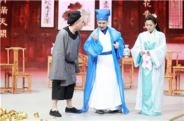 不会比心就比个耶吧