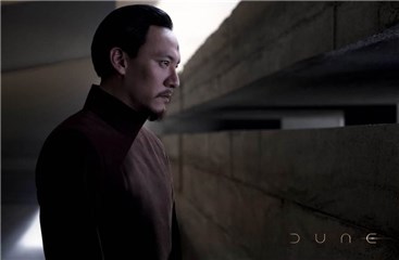 张震化身贵族御医 新片《沙丘》造型首曝光