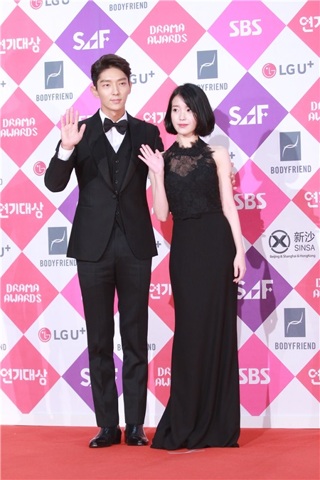 2016sbs演技大赏举行 朴信惠、李准基、IU、李敏镐等出席红毯