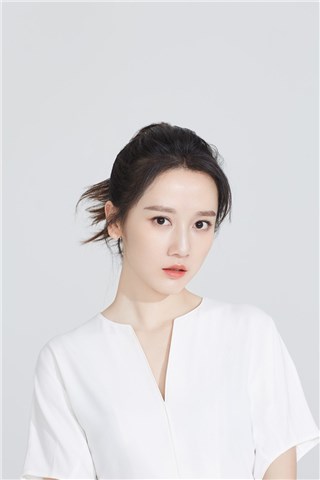 李墨之夏日写真灵动清新  《破冰行动》即将开播受期待