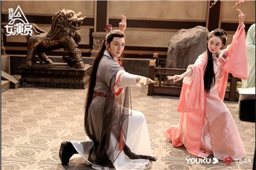 隐藏的喜剧人！严屹宽《我是女演员》大跳魔性孔雀舞