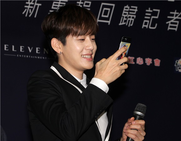 韩星SE7EN崔东旭来台发片
