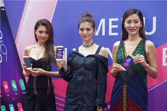 周秀娜、吴千语、周汶錡出席美颜手机发布会