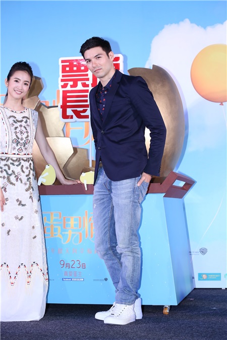 林依晨、凤小岳、詹怀云、程予希与导演傅天余出席《我的蛋男情人》记者会