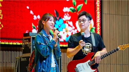 大鹏《但愿人长久》为悦悦开唱 十年乐队再聚首