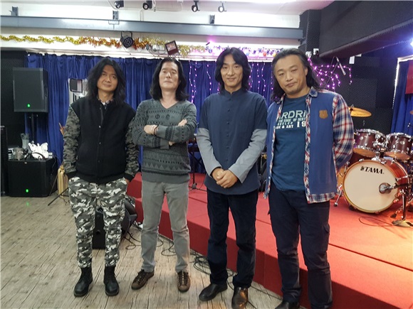 〈Yes 香港现场〉唐朝携新作赴港开唱 丁武惊喜获生日蛋糕