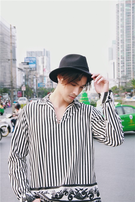锦荣街拍玩转时尚潮流风向标 尽显型男格调