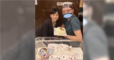 一家3口甜蜜合照！papi酱卸货秀曼妙身材羡煞网友