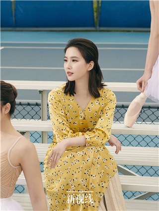 刘诗诗解锁时尚杂志封面 温柔诠释静谧春日