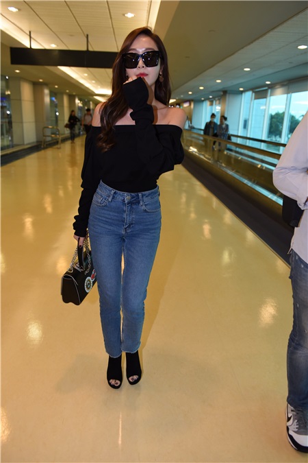 jessica下午搭机抵台